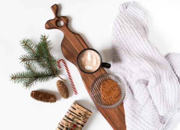 Creative ideas for building the perfect winter self-care gift basket with cozy essentials.